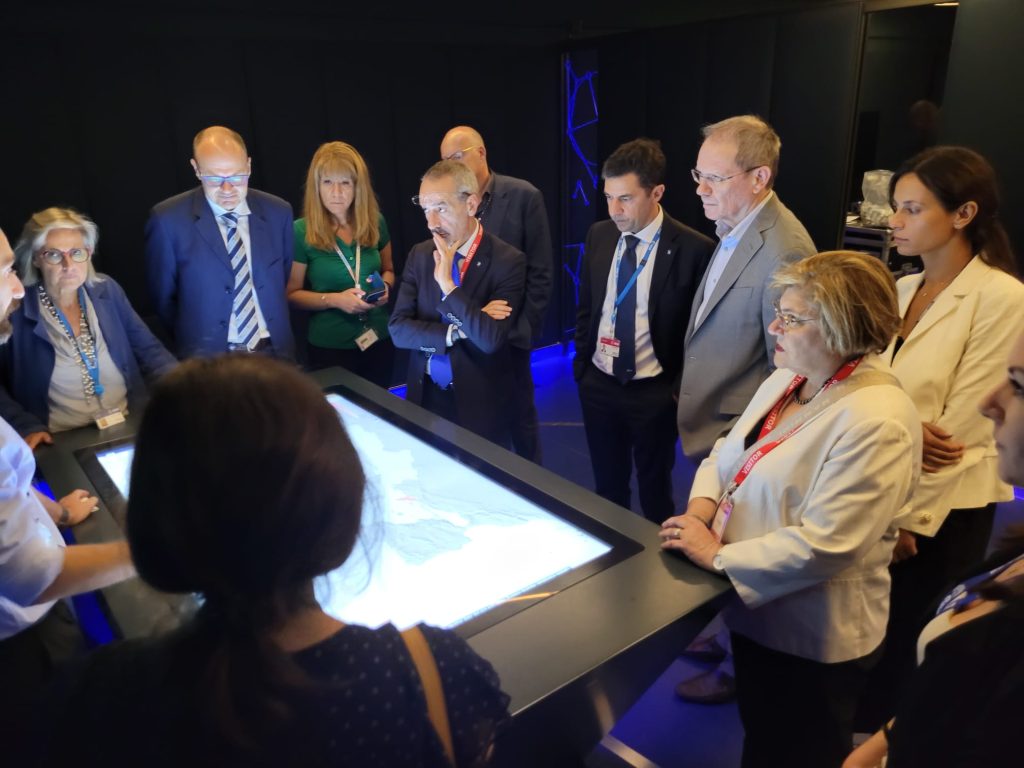 Prima visita del presidente dell’ASI al centro ESRIN di Frascati