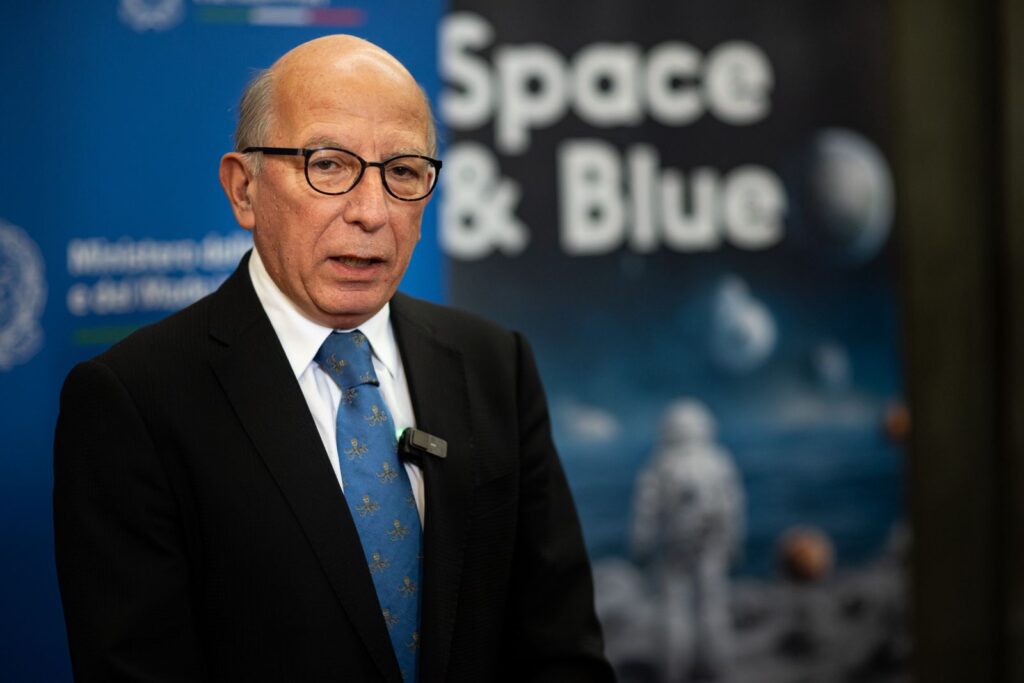 caprino forum space blue