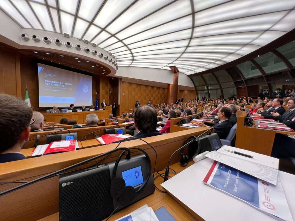 Urso- Spazio: all'evento “Industria e start up per lo Spazio” il 15 Dicembre 3 urso event spazio sala parlemento