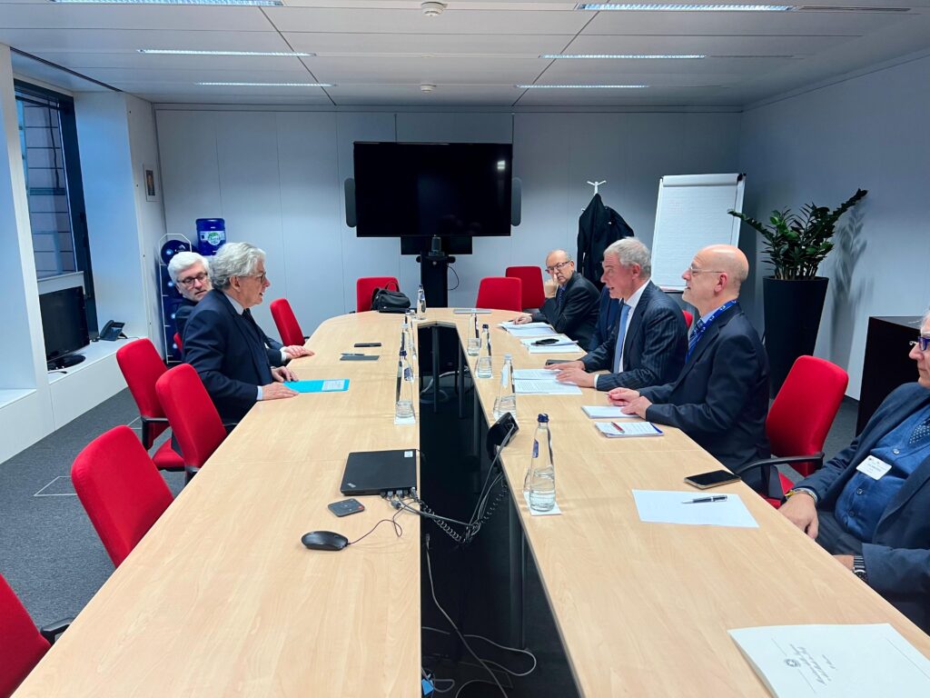 Direttiva europea Spazio Urso incontra Breton