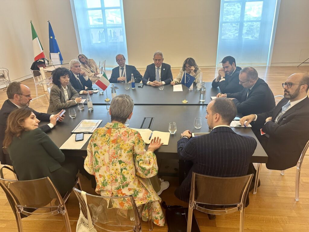 Intelligenza artificiale, meccanica quantistica e microelettronica: al centro dell'incontro di Urso con Margrethe Vestager a margine del G7 Industria prima ministeriale