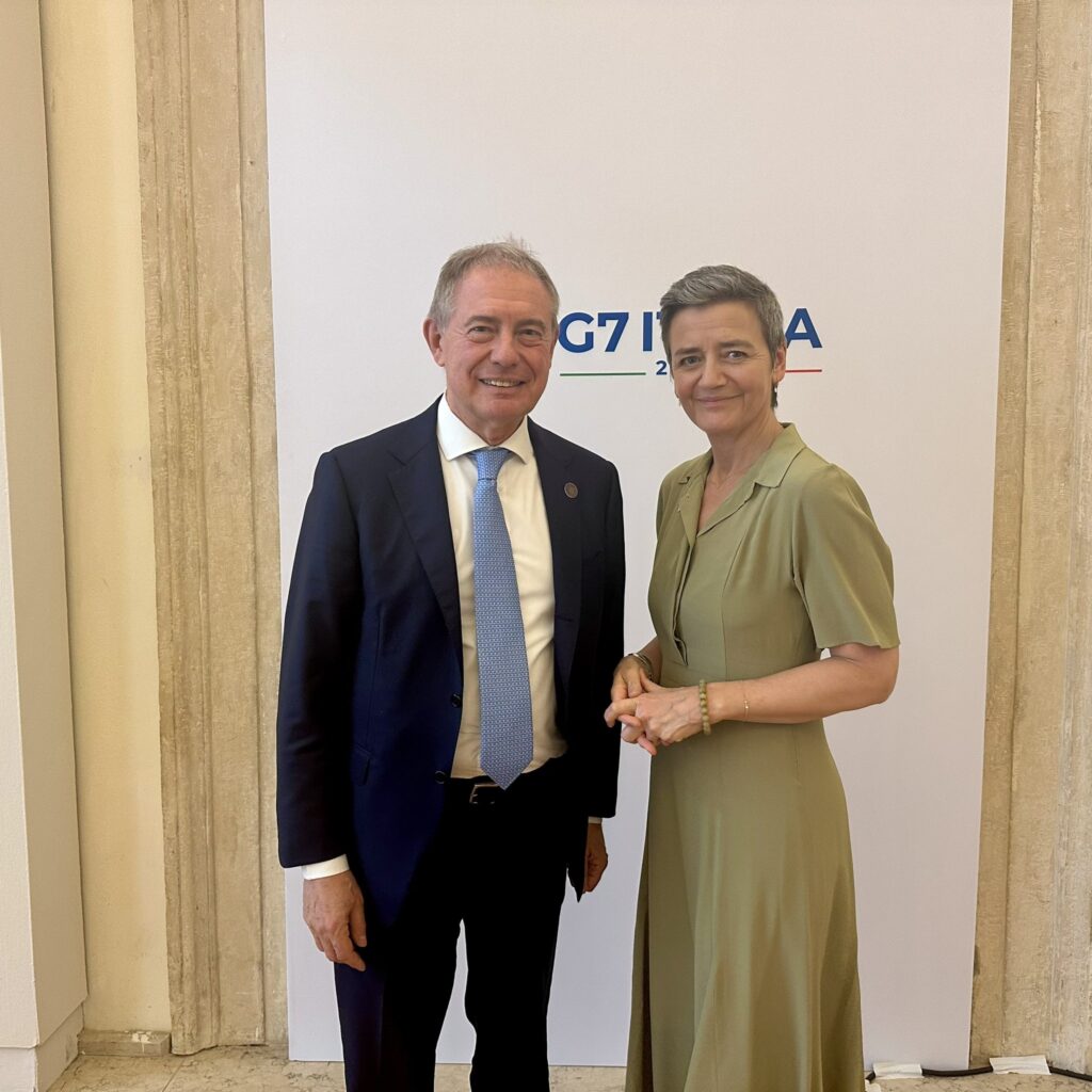 Intelligenza artificiale, meccanica quantistica e microelettronica: al centro dell'incontro di Urso con Margrethe Vestager a margine del G7 Industria