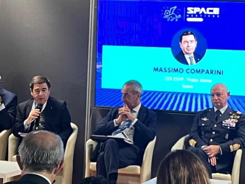 Comparini allo Space Meetings Veneto: "Abbiamo progettato il Gateway lunare. L'80% lo sta costruendo l'Italia" 3 443697828 17911603007951829 4901542185732428180 n