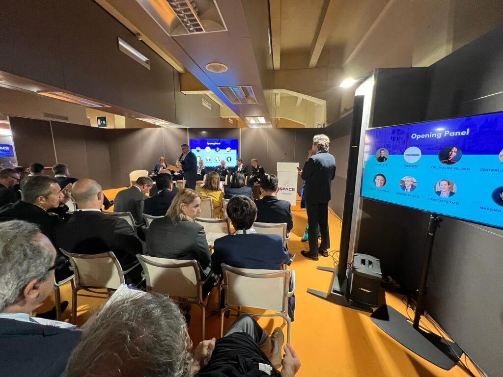 Comparini allo Space Meetings Veneto: "Abbiamo progettato il Gateway lunare. L'80% lo sta costruendo l'Italia" 4 444135216 17911600235951829 5258478990148523975 n