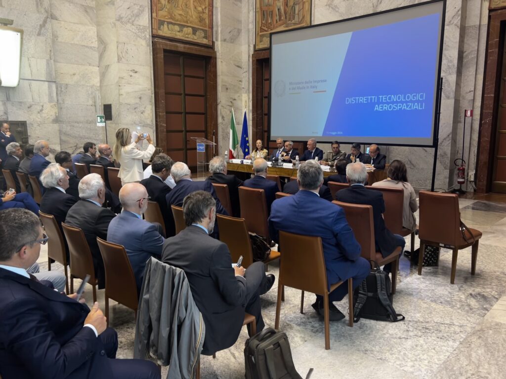 mimit urso legge spazio